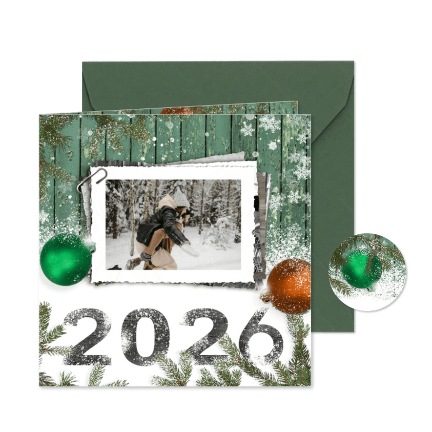 Kerstkaart fotostapel op hout en sneeuw - Kaartimpressie