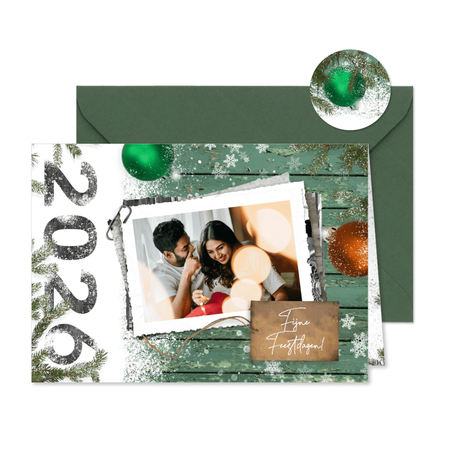 Kerstkaart fotostapel op sneeuw en hout - Kaartimpressie