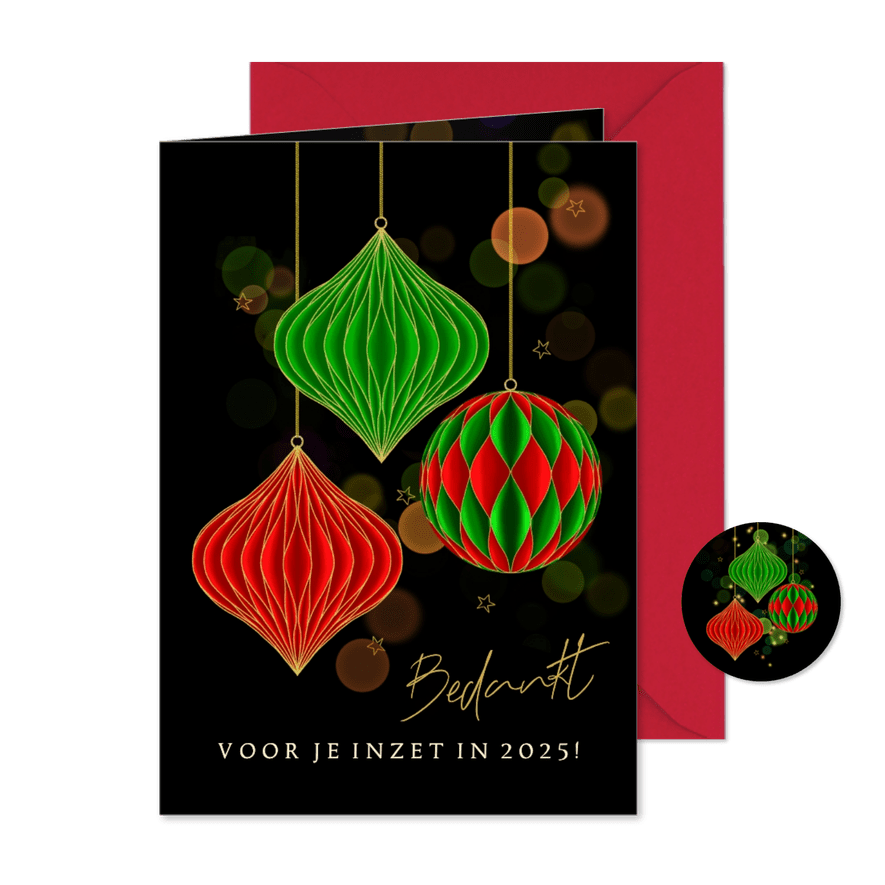 Kerstkaart gevouwen kersthangers rood en groen - Kaartimpressie