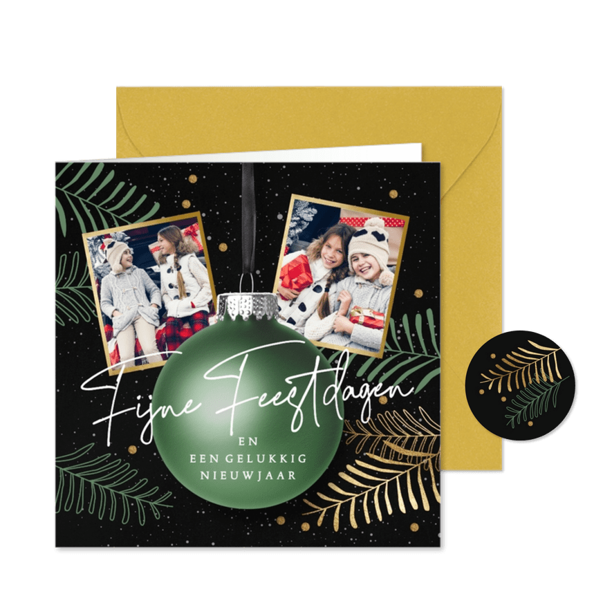 Kerstkaart groene kerstbal en twee foto's - Kaartimpressie
