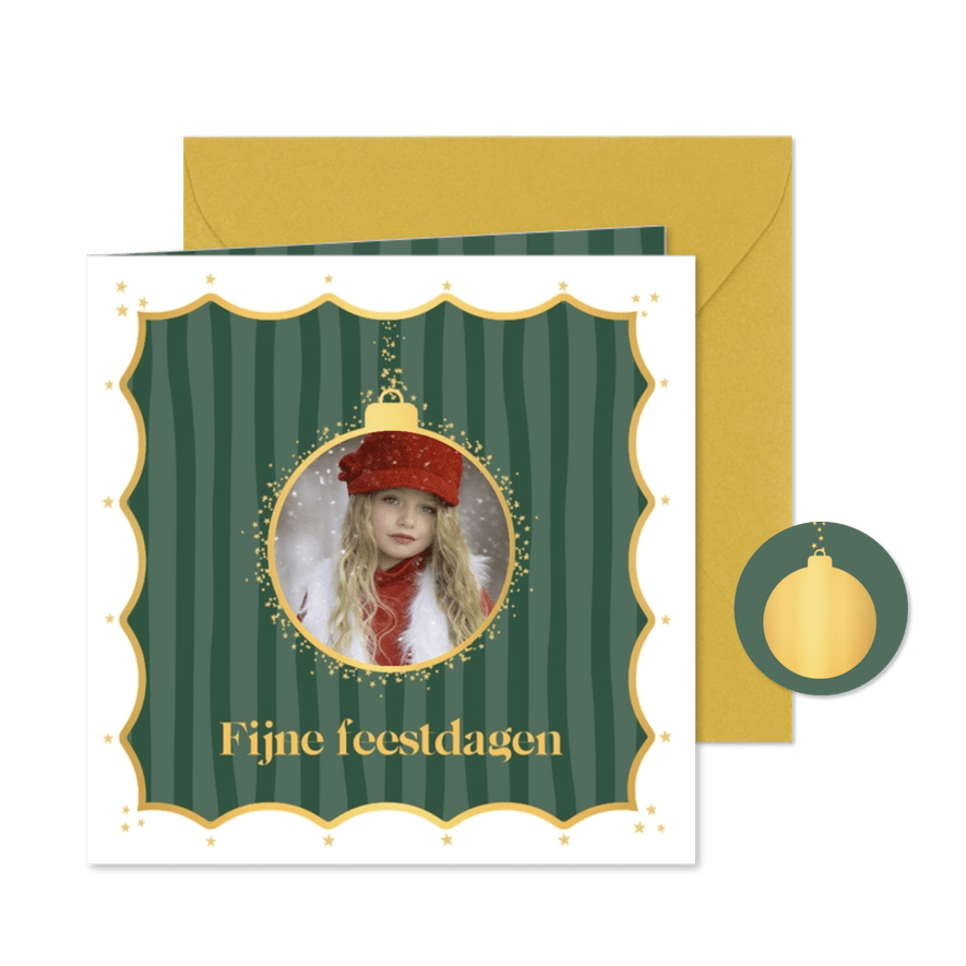 Kerstkaart groene strepen sterren en foto kerstbal - Kaartimpressie