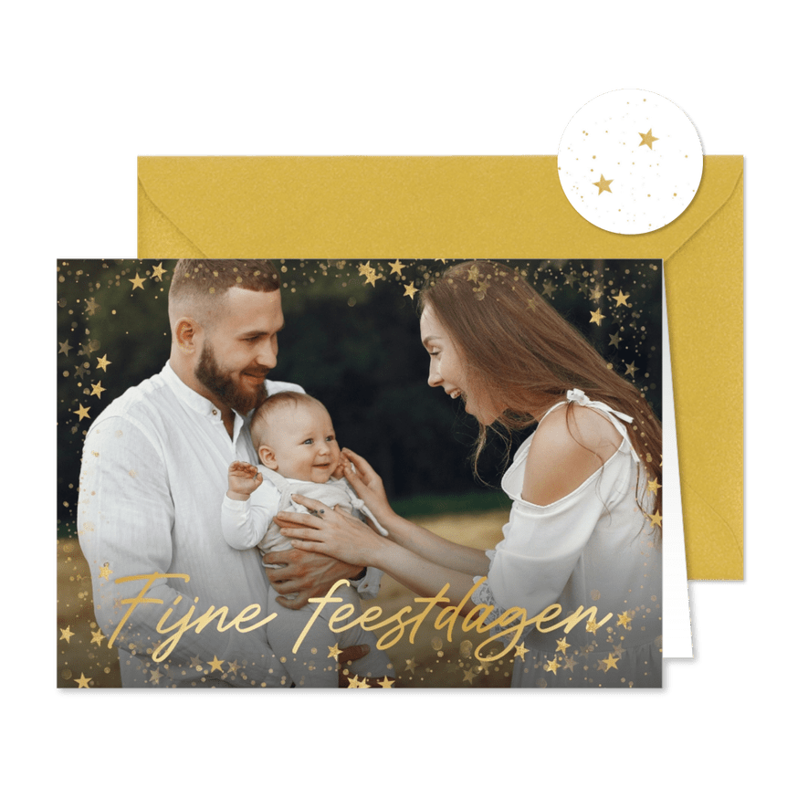 Kerstkaart grote foto fijne feestdagen goud sterretjeskader - Kaartimpressie