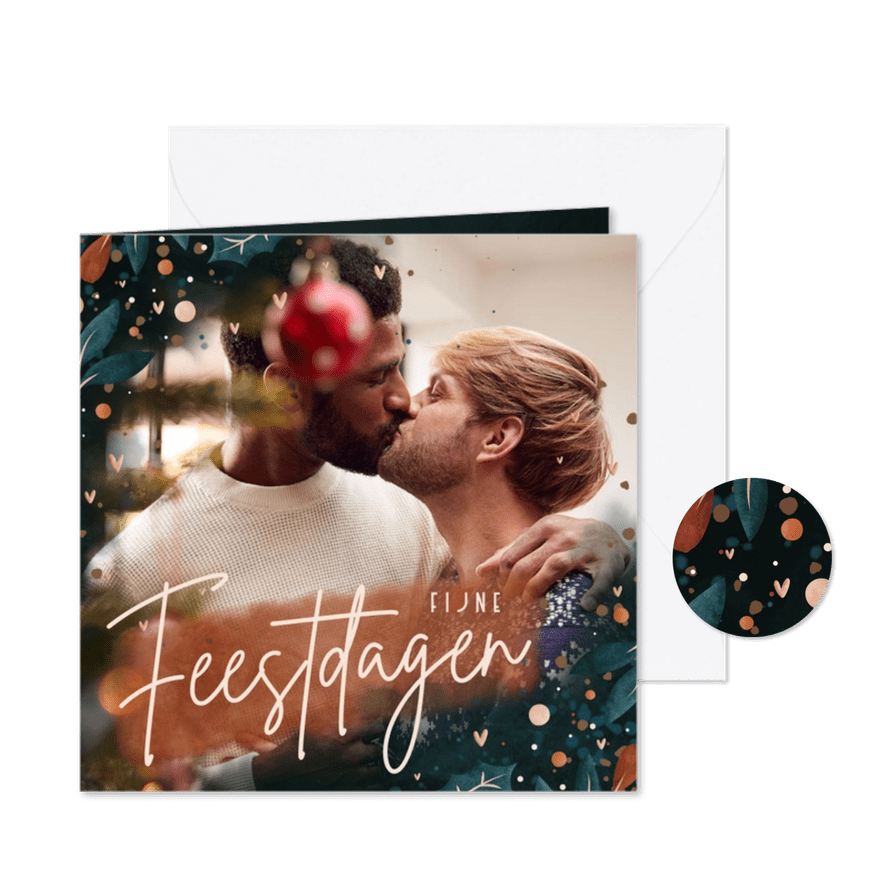 Kerstkaart grote foto met hartjes, takjes en besjes kader - Kaartimpressie