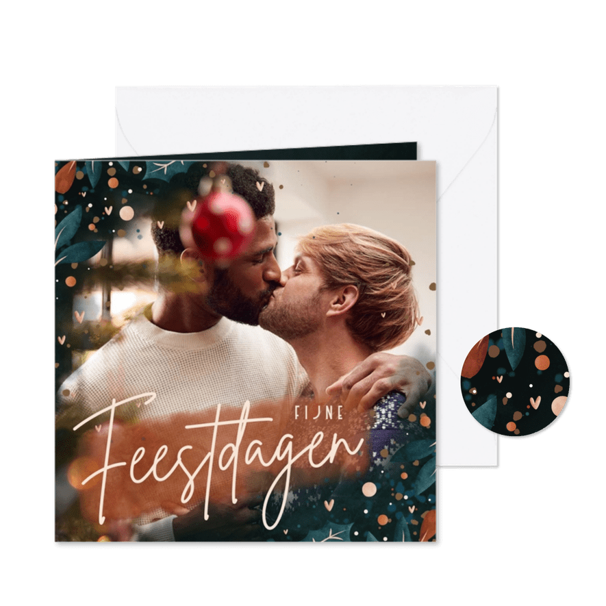 Kerstkaart grote foto met hartjes, takjes en besjes kader - Kaartimpressie