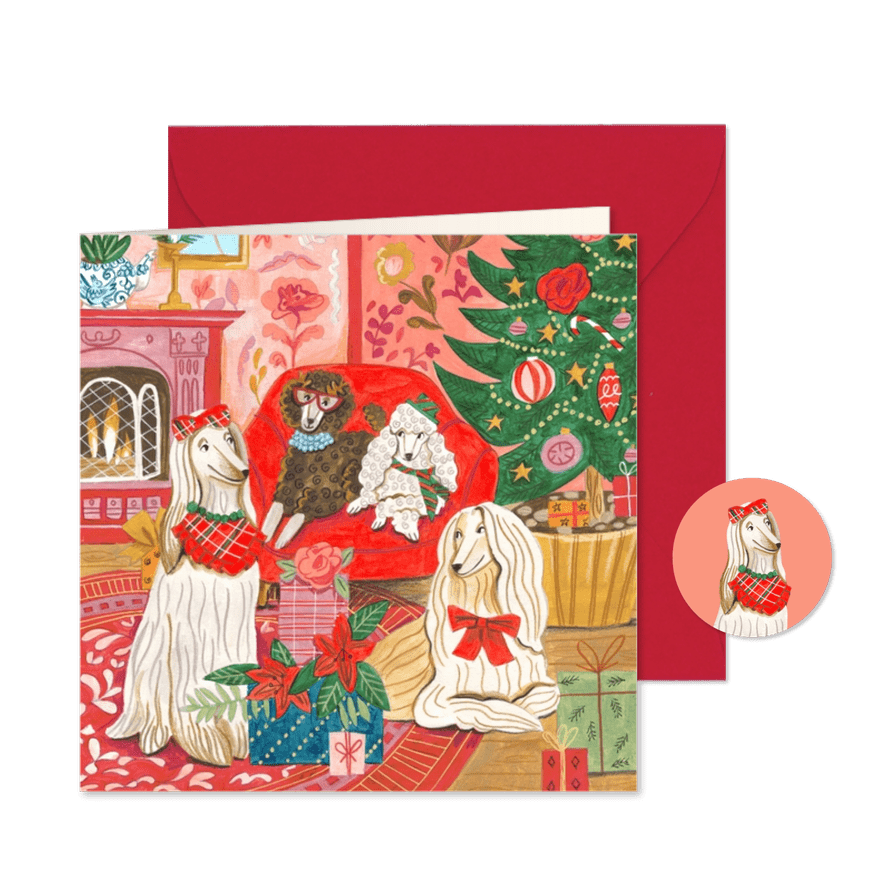 Kerstkaart hond gezellig in de woonkamer bij de kerstboom - Kaartimpressie