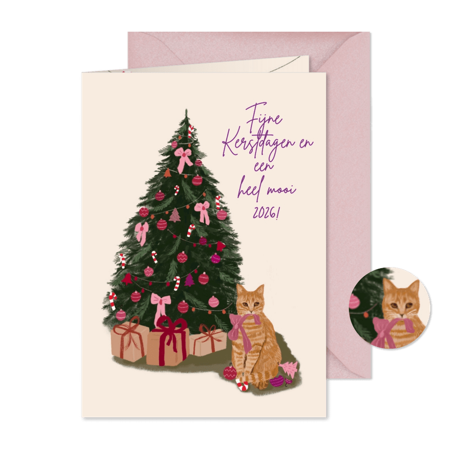 Kerstkaart kat met strik bij kerstboom - Kaartimpressie