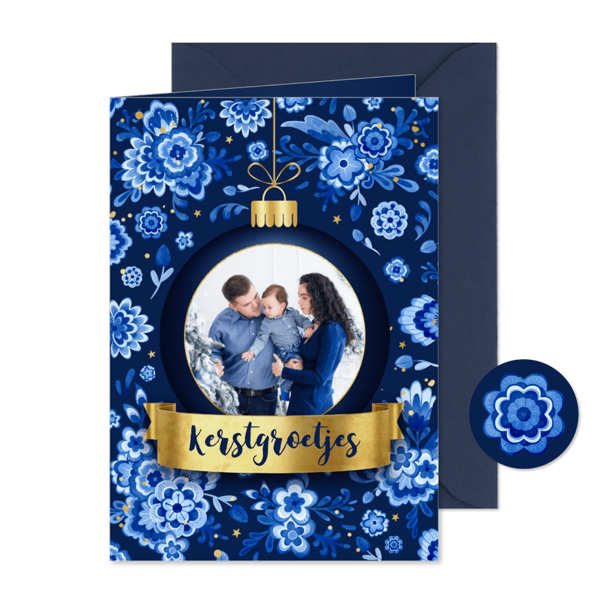 Kerstkaart kerstbal delfts blauwe bloemen kerstgroetjes - Kaartimpressie