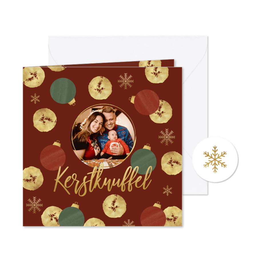 Kerstkaart kerstballen goud sneeuwvlokken foto kerstknuffel - Kaartimpressie