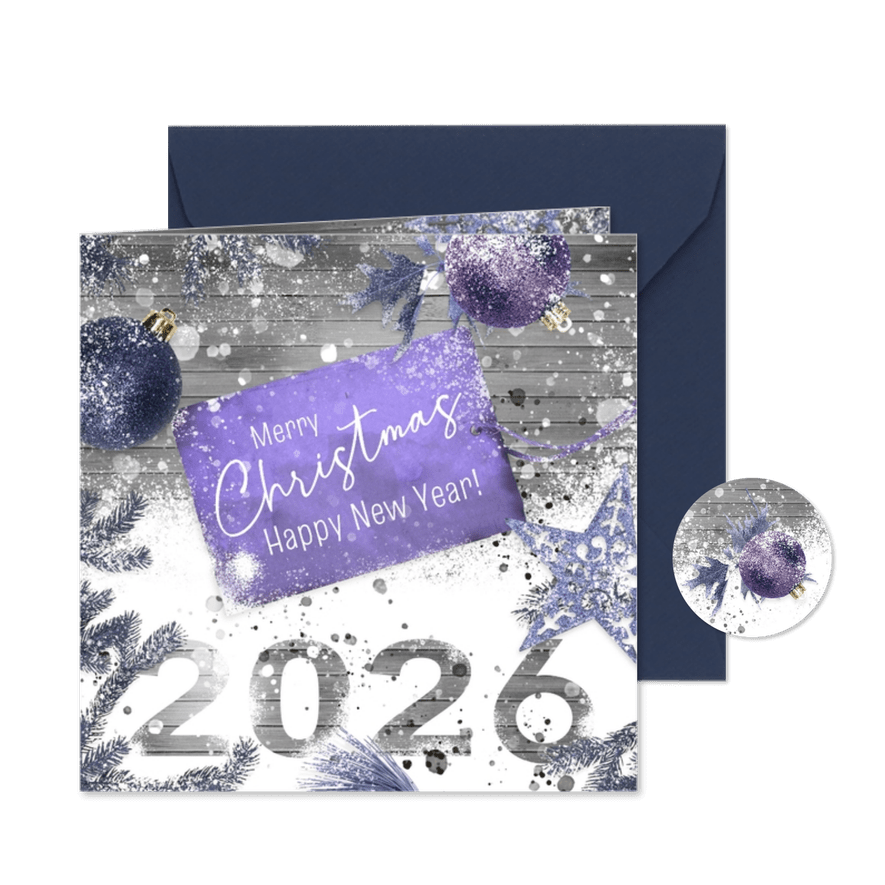 Kerstkaart label 2026 hout en kerstballen - Kaartimpressie