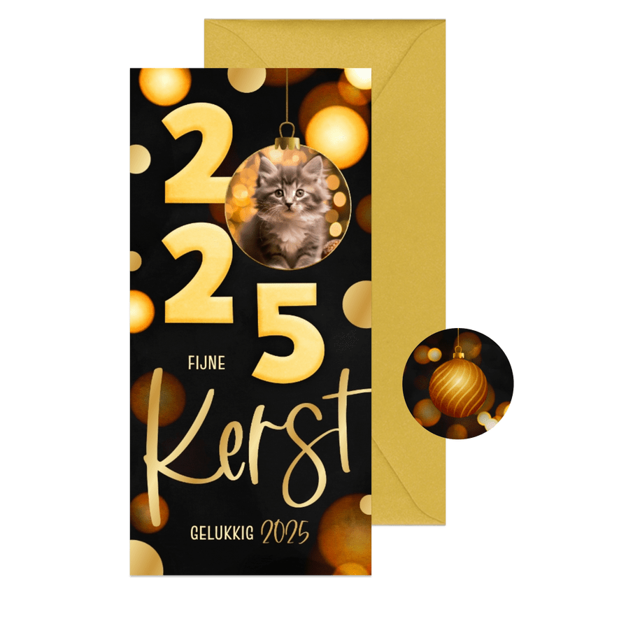 Kerstkaart langwerpig zwart 2025 kerstbal goud - Kaartimpressie