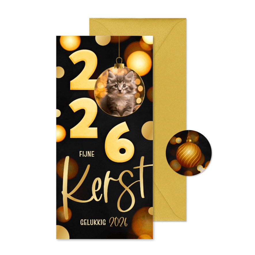 Kerstkaart langwerpig zwart 2026 kerstbal goud - Kaartimpressie
