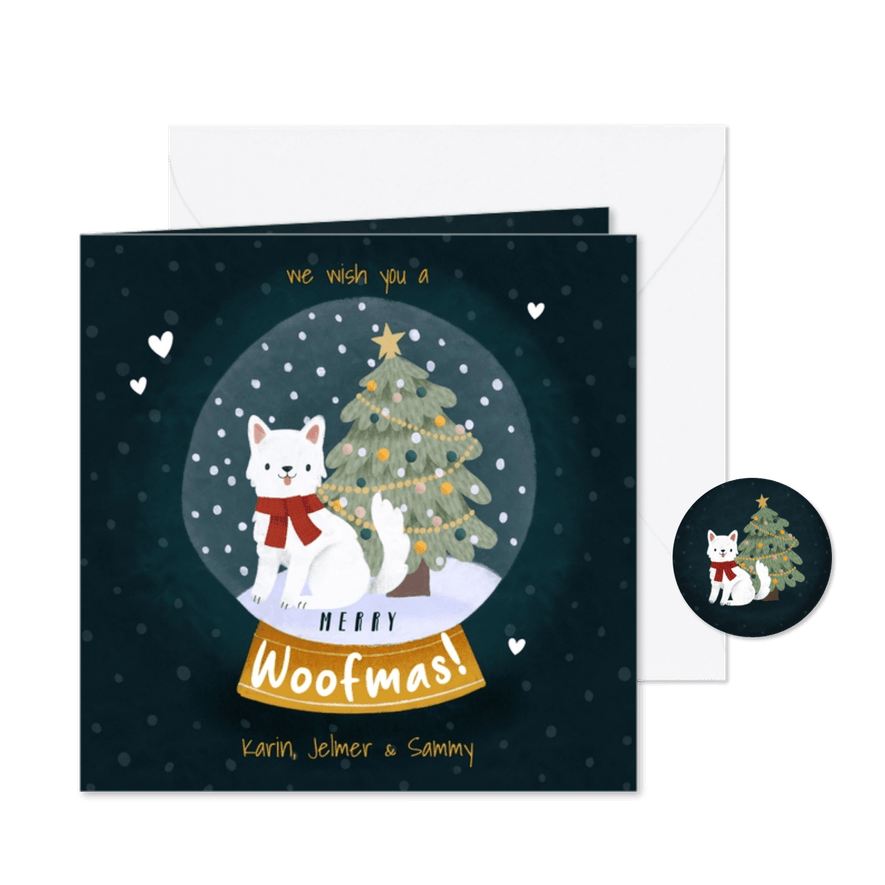Kerstkaart Merry Woofmas met hondje, kerstboom en sneeuwbol - Kaartimpressie