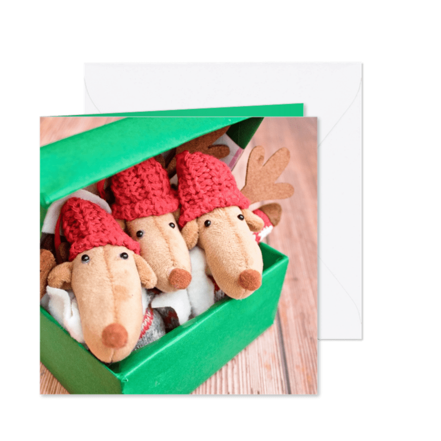 Kerstkaart met drie rendieren in een groen doosje - Kaartimpressie