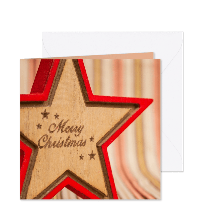 Kerstkaart met een houten rode ster - Kaartimpressie