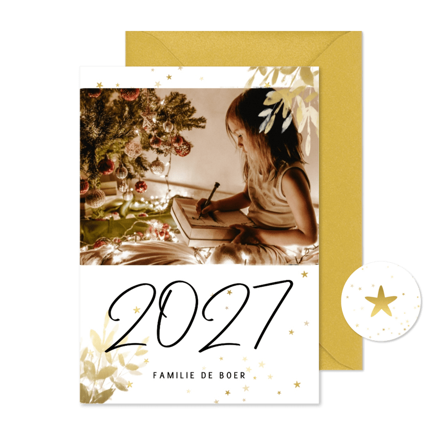 Kerstkaart met foto, gouden sterren en handgeschreven 2027 - Kaartimpressie