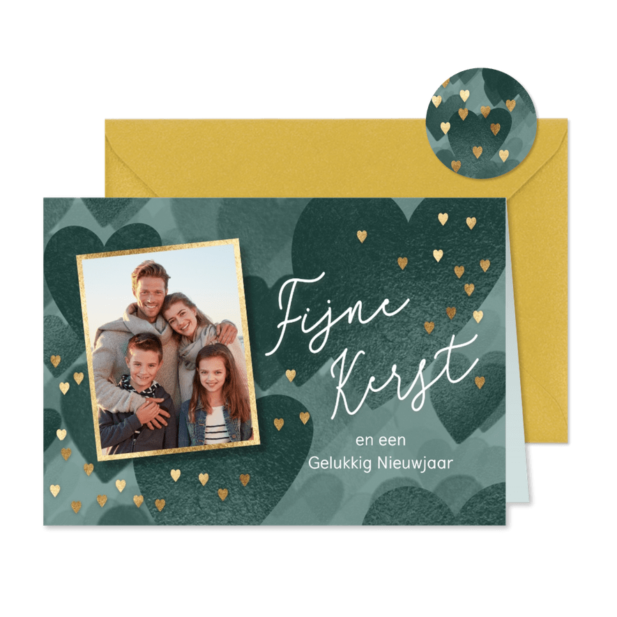 Kerstkaart met foto op groene harten - Kaartimpressie