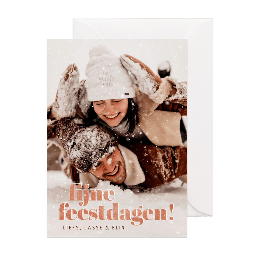 Kerstkaart met grote foto en fijne feestdagen koperlook - Kaartimpressie