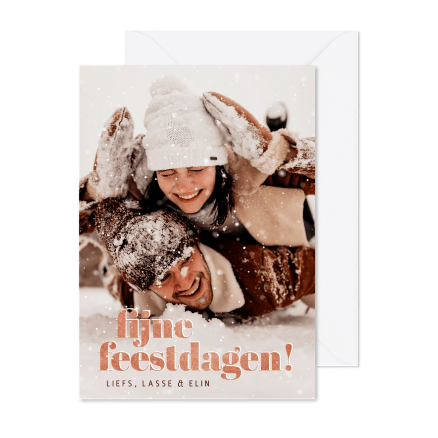 Kerstkaart met grote foto en fijne feestdagen koperlook - Kaartimpressie