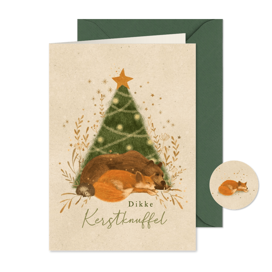 Kerstkaart met kerstboom en lieve slapende beer, vos en egel - Kaartimpressie
