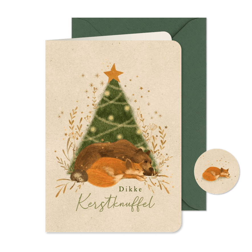 Kerstkaart met kerstboom en lieve slapende beer, vos en egel - Kaartimpressie