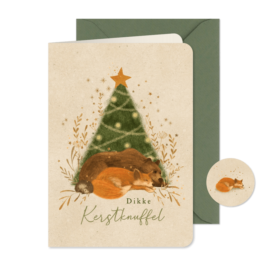 Kerstkaart met kerstboom en lieve slapende beer, vos en egel - Kaartimpressie