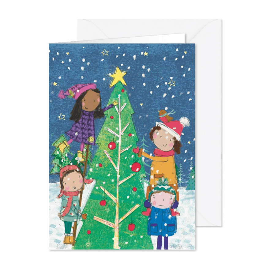 Kerstkaart met kinderen die een kerstboom versieren - Kaartimpressie