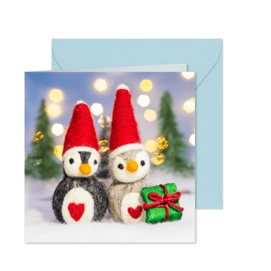 Kerstkaart met twee pinguïns in een winterlandschap - Kaartimpressie