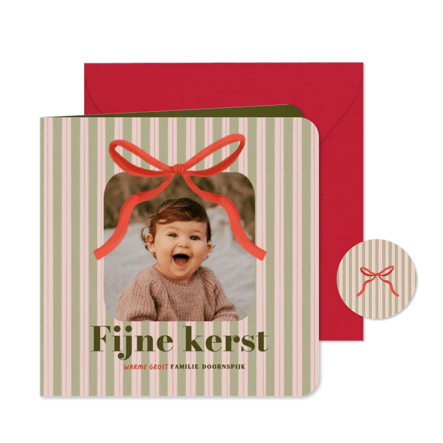 Kerstkaart nostalgisch strepen en rode strik - Kaartimpressie