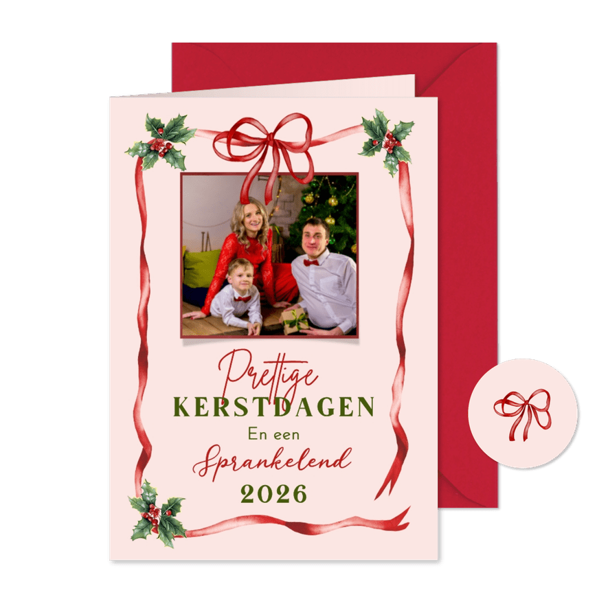 Kerstkaart rode strik aan lint met hulst - Kaartimpressie