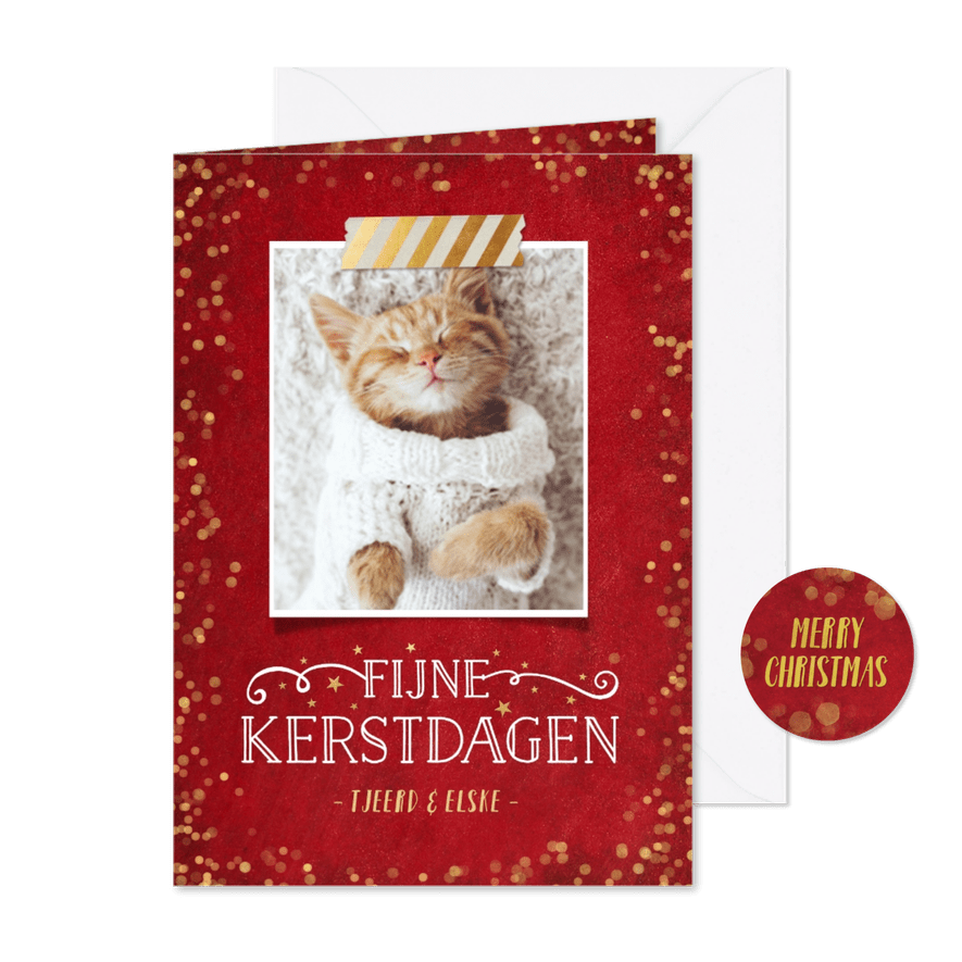 Kerstkaart rood met gouden confetti en eigen foto - Kaartimpressie