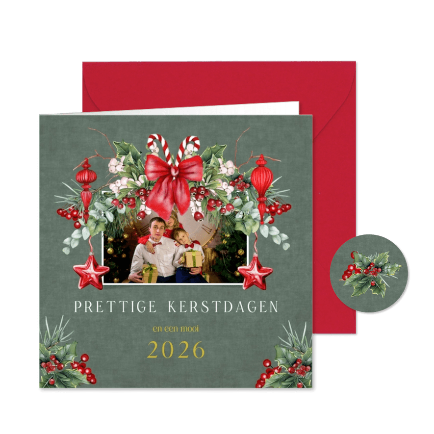 Kerstkaart strik versierd met dennentak en hulst - Kaartimpressie