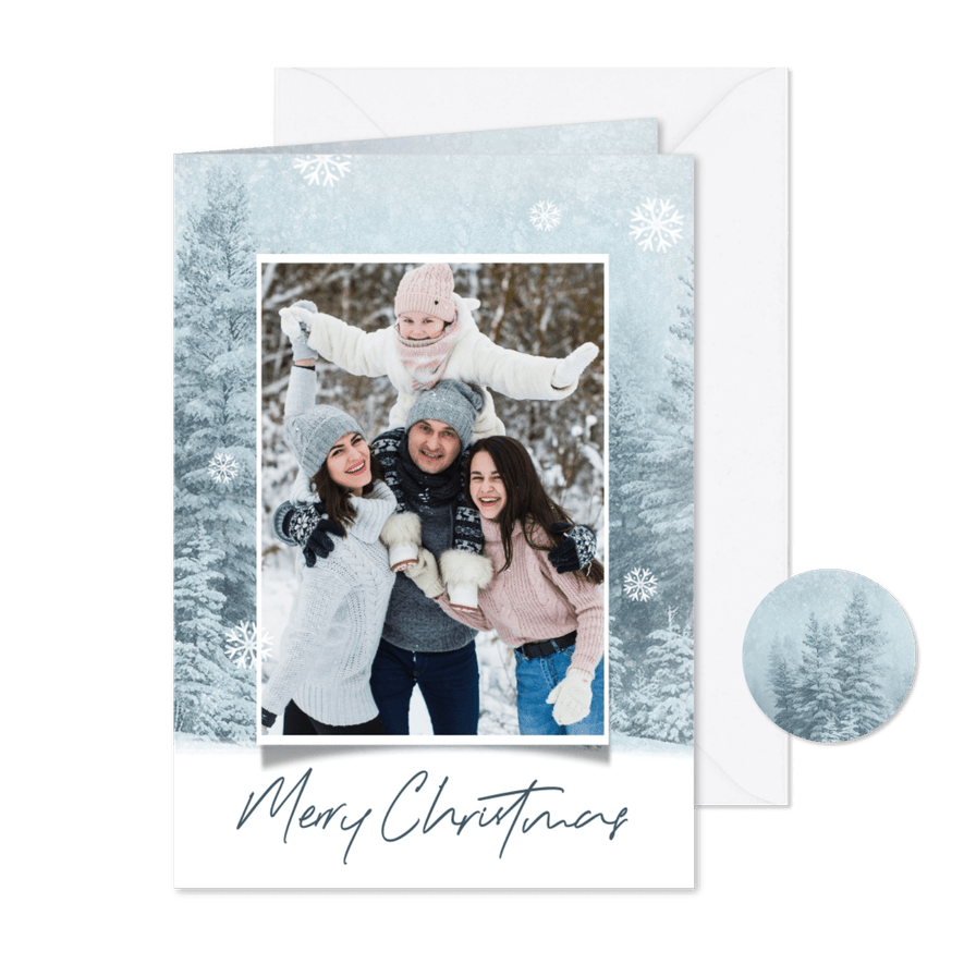 Kerstkaart winters landschap foto sneeuwvlokken dennenbomen - Kaartimpressie