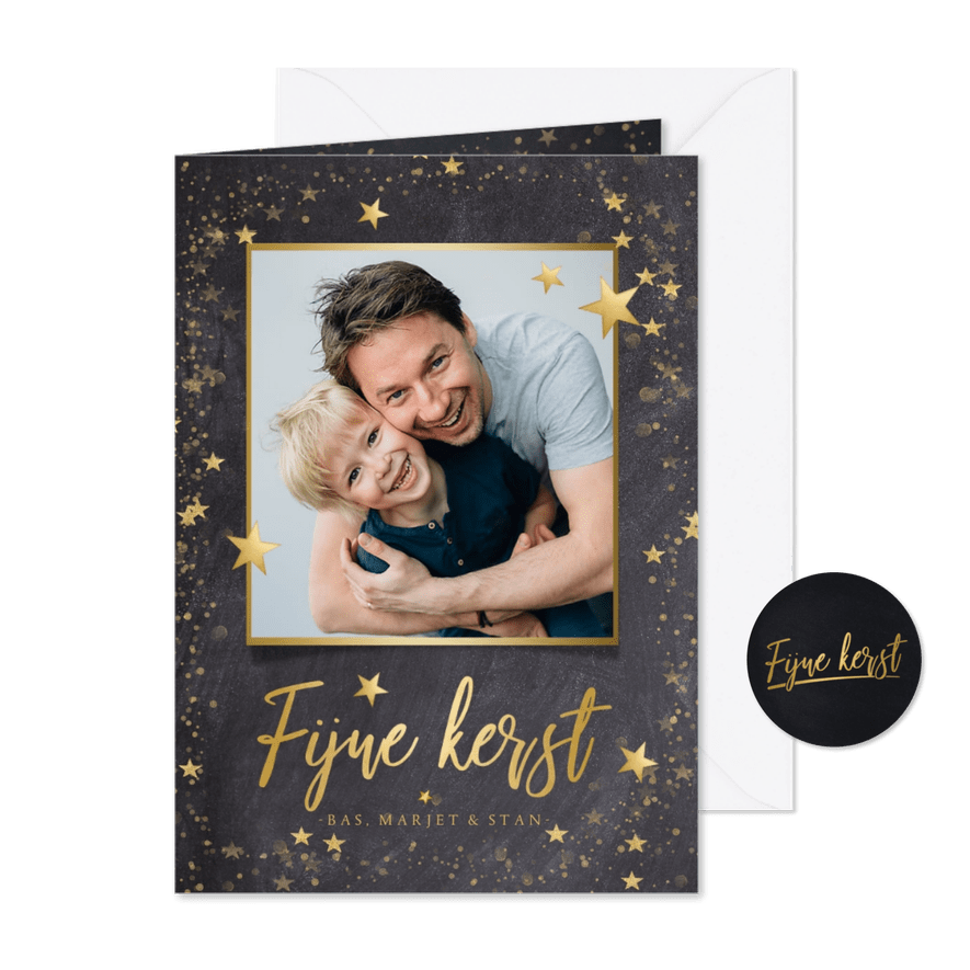 Kerstkaart zwart met gouden sterren en eigen foto - Kaartimpressie
