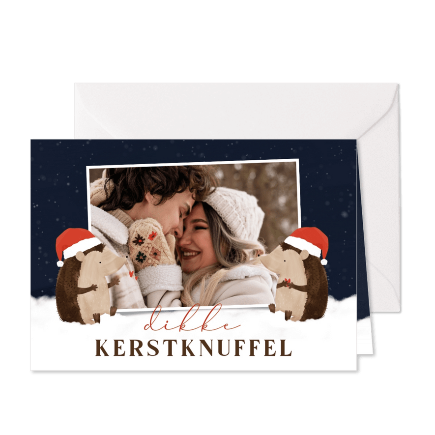 Kerstkaartje dikke kerstknuffel egeltjes en foto  - Kaartimpressie