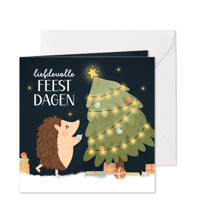 Kerstkaartje met egel kerstboom en cadeaus donker sneeuw - Kaartimpressie