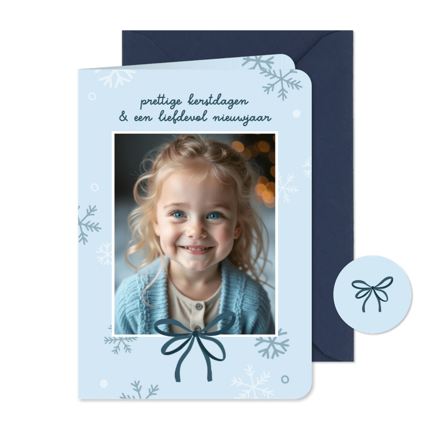 Kerstkaartje met foto en sneeuwvlokjes lichtblauw winter - Kaartimpressie