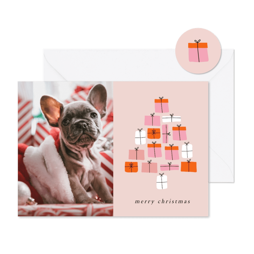 Kerstkaartje met kerstboom van cadeaus en grote foto roze - Kaartimpressie