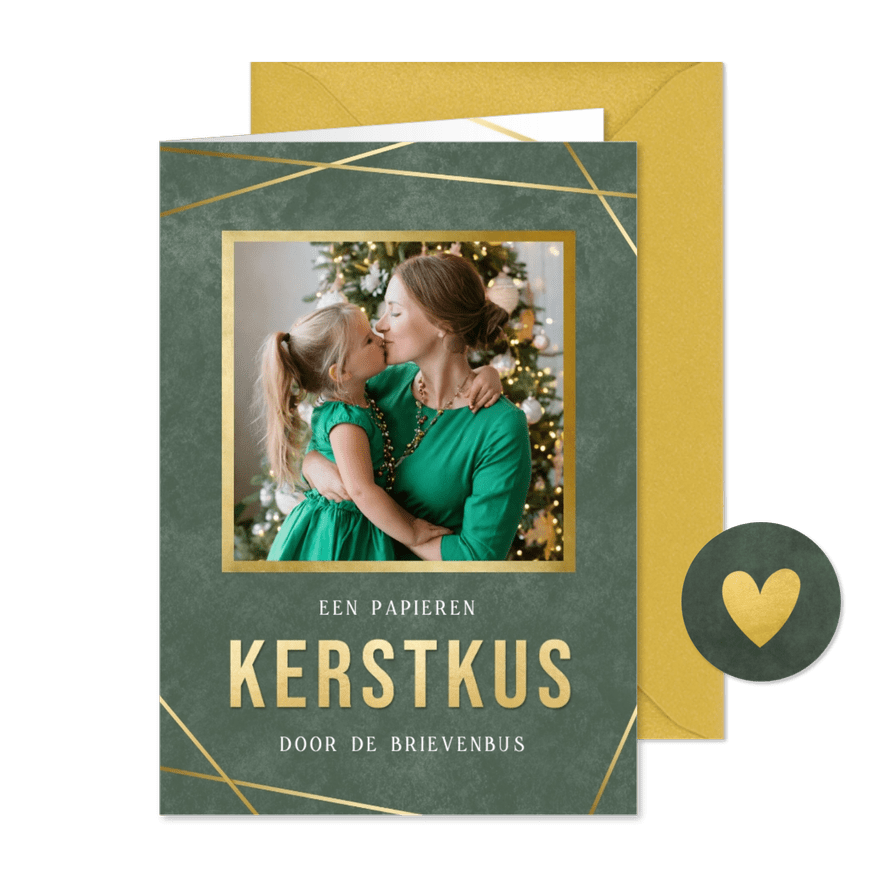 Kerstkus door de brievenbus kaart met eigen foto en goud - Kaartimpressie