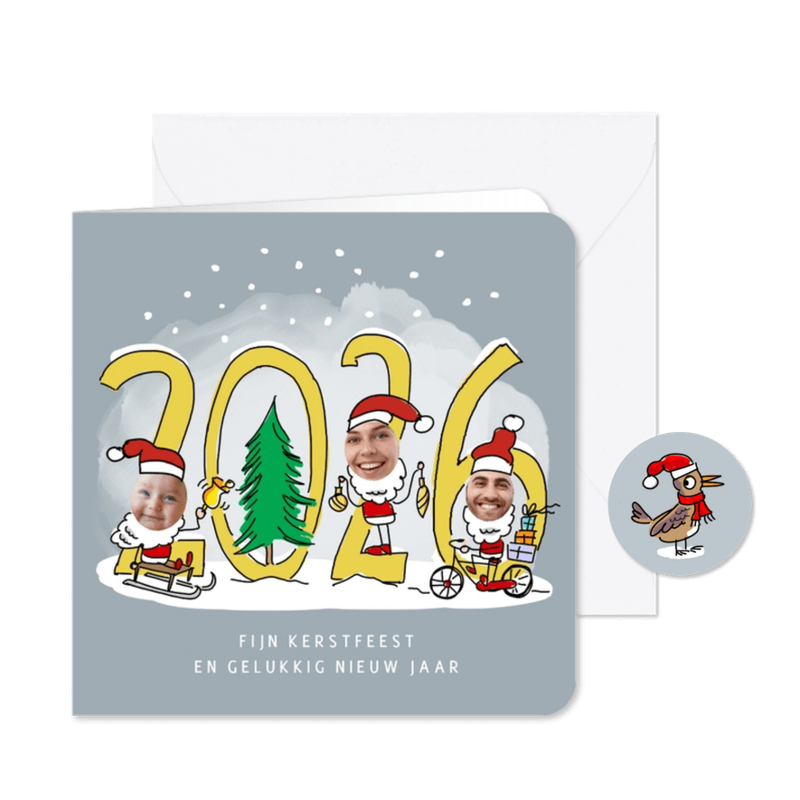 Kerstmannetjes photokaart voor 3 personen met jaartal - Kaartimpressie