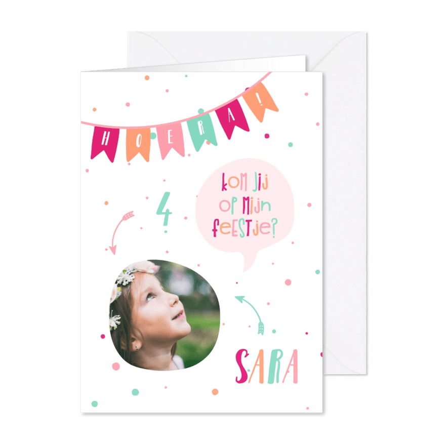 Kinderfeest kaart met vlaggetjes en spreekwolkje meisje - Kaartimpressie