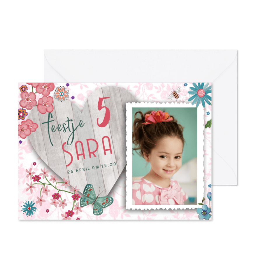 Kinderfeest meisje hout hart en bloemen - Kaartimpressie