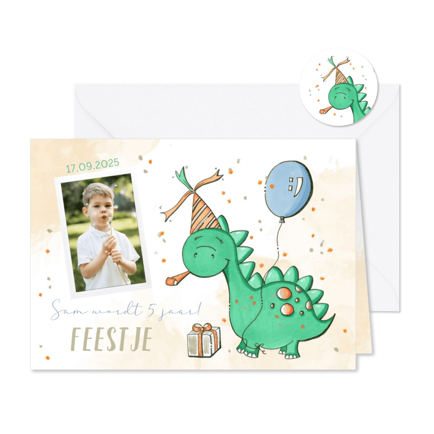 Kinderfeestje dinosaurus met ballon en eigen foto - Kaartimpressie