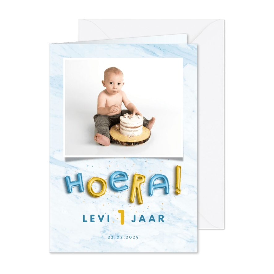Kinderfeestje folieballonnen 'hoera' blauw/goud uitnodiging - Kaartimpressie