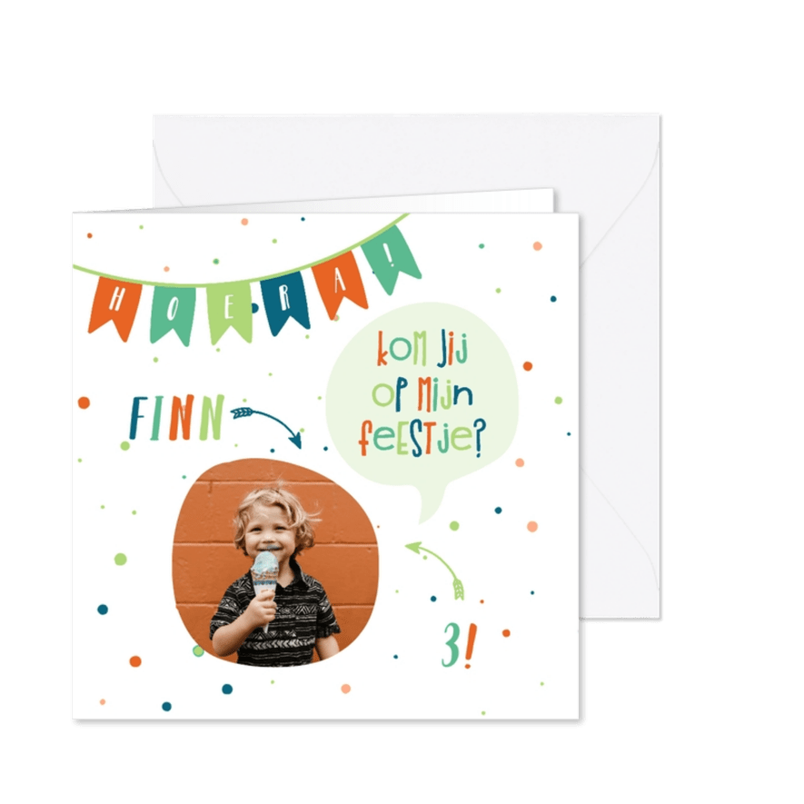 Kinderfeestje jongen met vlaggetjes en spreekwolkje - Kaartimpressie