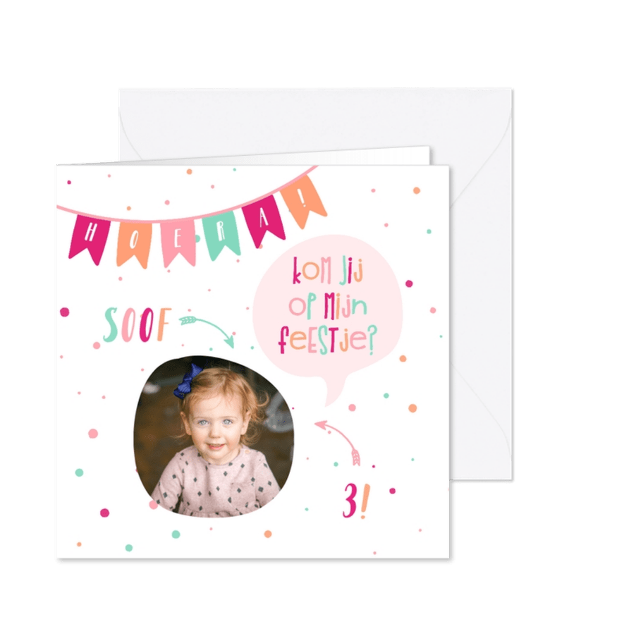 Kinderfeestje kaart met vlaggetjes en spreekwolkje meisje - Kaartimpressie