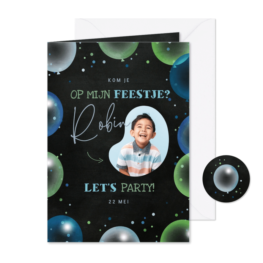 Kinderfeestje krijtbord met ballonnen en confetti - Kaartimpressie