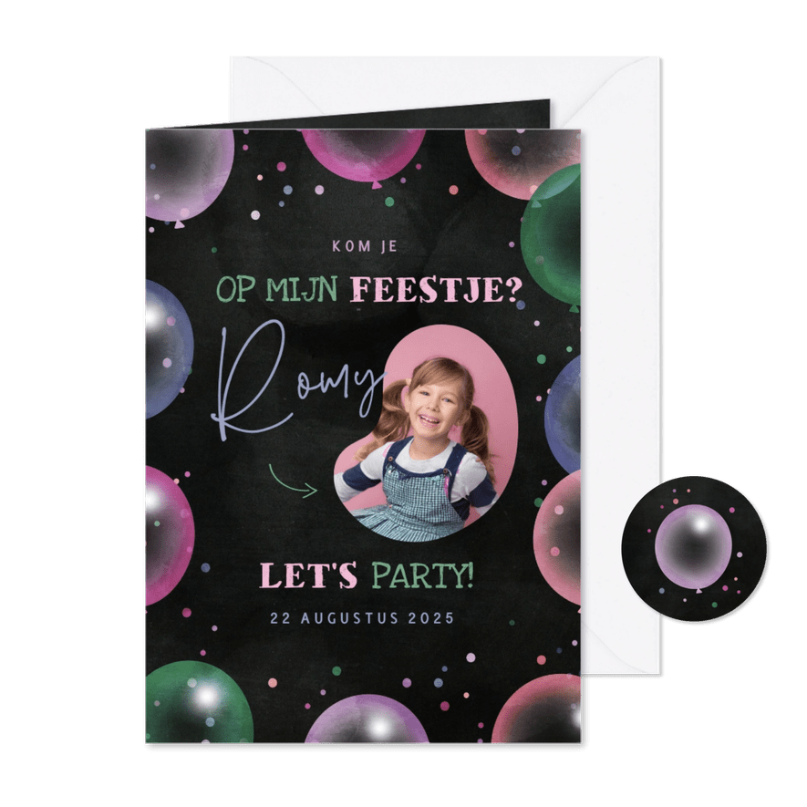 Kinderfeestje met ballonnen en confetti krijtbord - Kaartimpressie