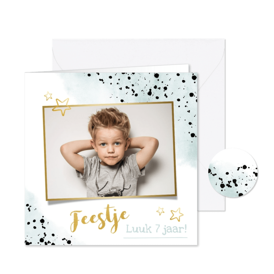 Kinderfeestje stoere uitnodiging met verfspetters en goud - Kaartimpressie