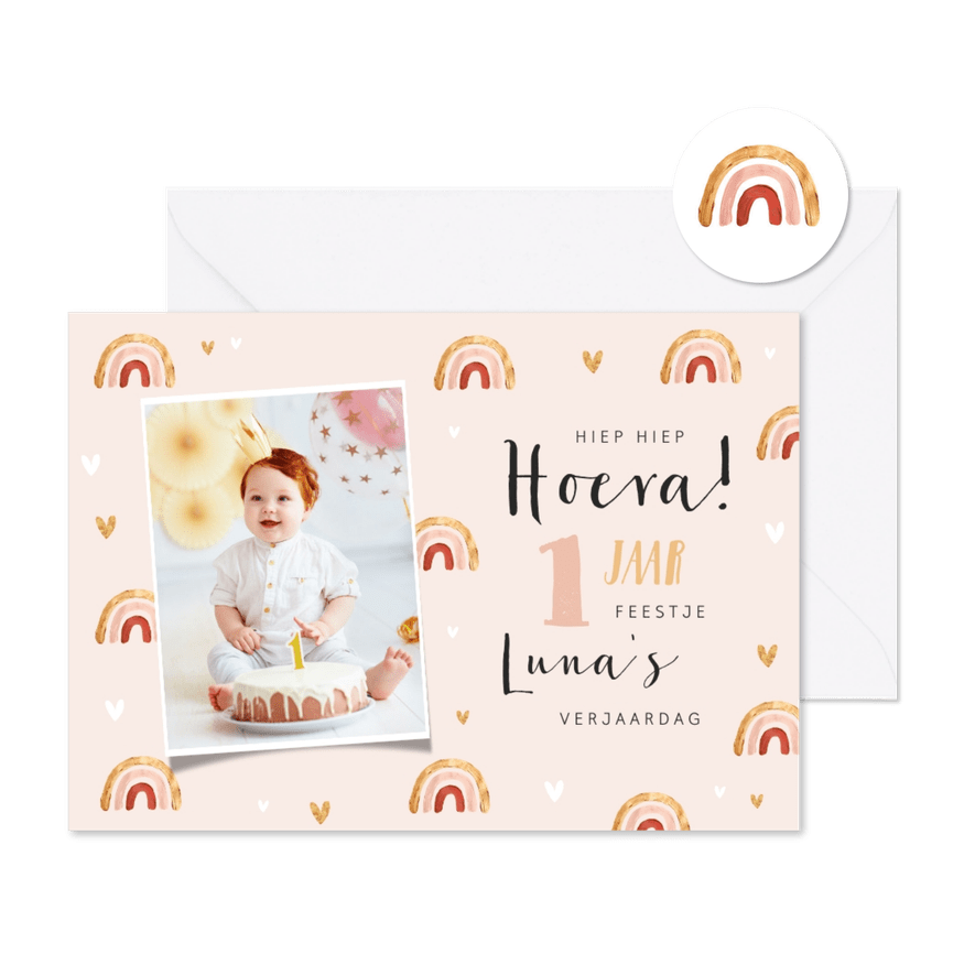 Kinderfeestje uitnodiging regenboog meisje goud hartjes foto - Kaartimpressie