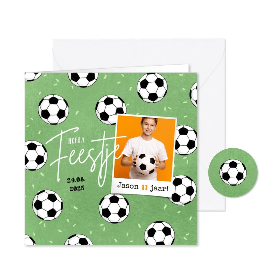 Kinderfeestje voetbal veld confetti foto toernooi - Kaartimpressie